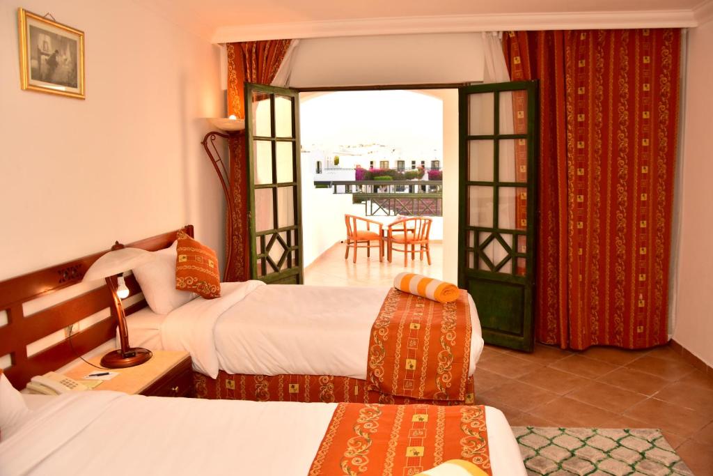 Postel nebo postele na pokoji v ubytování Verginia Sharm Resort & Aqua Park