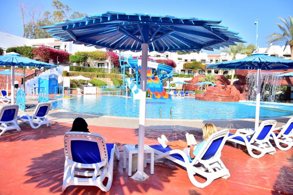 Bazén v ubytování Verginia Sharm Resort & Aqua Park nebo v jeho okolí