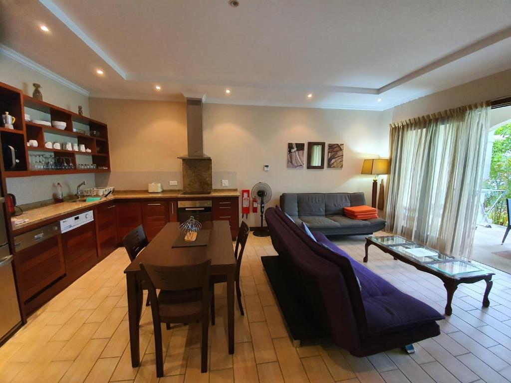 Kuchyň nebo kuchyňský kout v ubytování Eden Luxury Apartment P13 A2