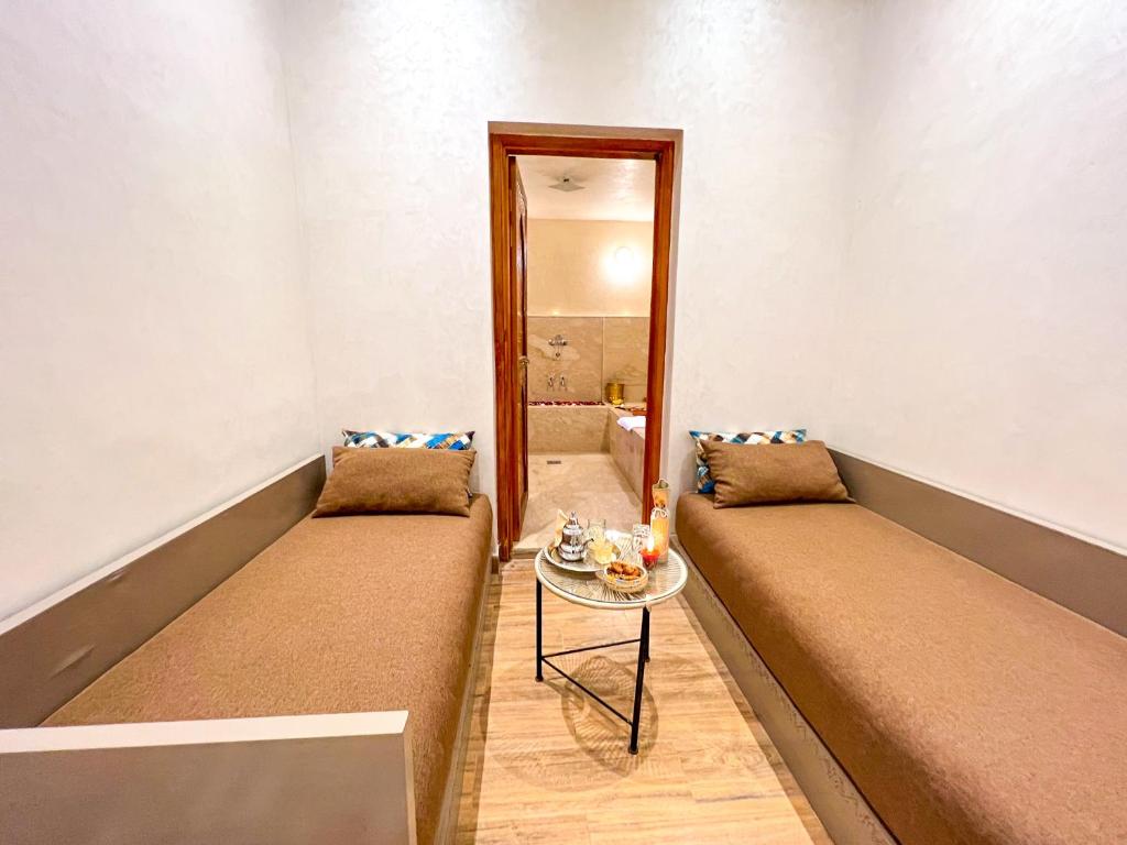 Postel nebo postele na pokoji v ubytování Riad villa saphir & SPA