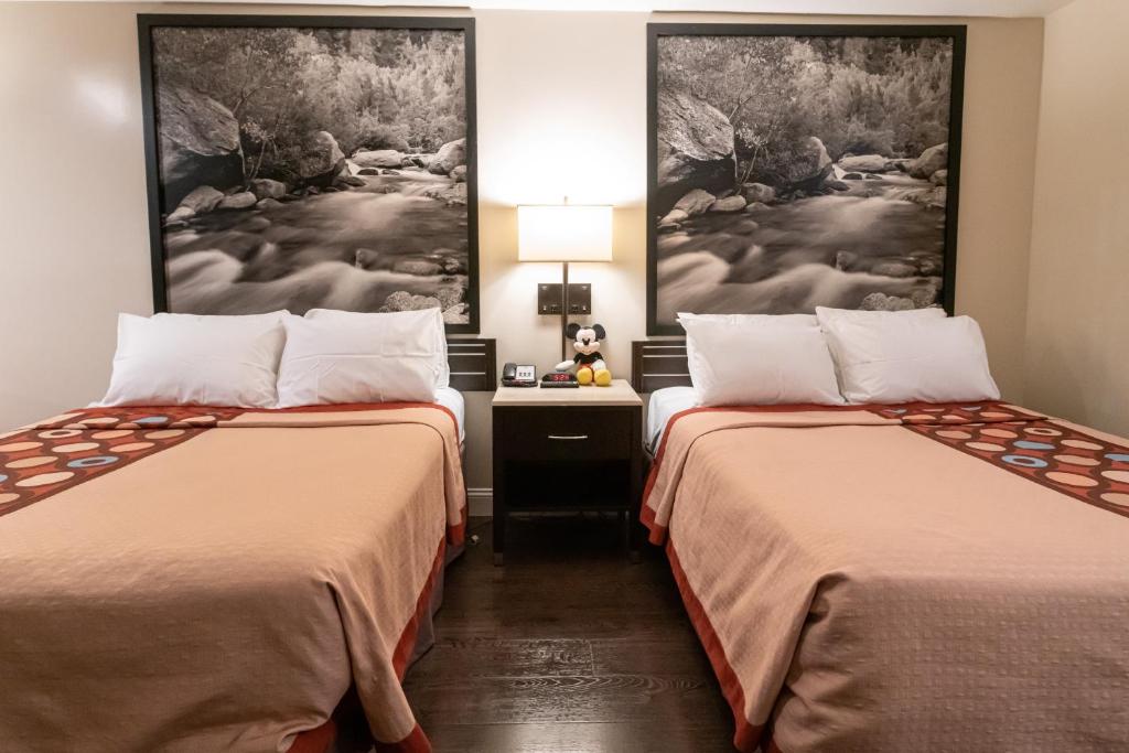 Super 8 by Wyndham Anaheim/Disneyland Drive - Habitación Queen Con Dos Camas Queen - No Fumadores