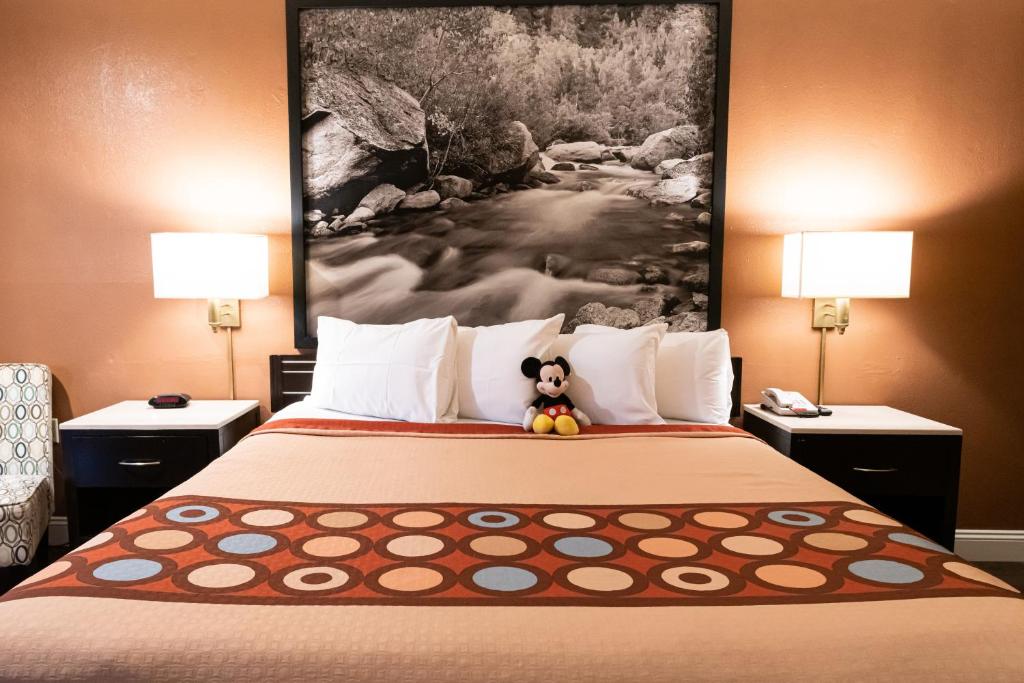 Super 8 by Wyndham Anaheim/Disneyland Drive - King Room: Movilidad Y Acceso Auditivo/no Fumar