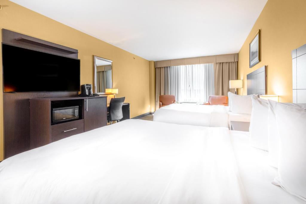 Quality Inn & Suites - Queen Room Met Twee Queensize Bedden - Niet -roken