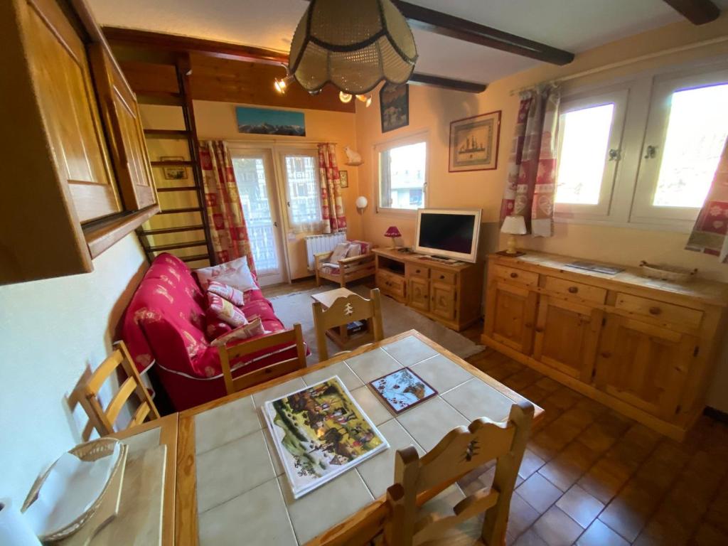 Zdjęcie z galerii obiektu Appartement Châtel 2 chambres + coin nuit, proche des télésièges et navettes, garage privatif - FR-1-693-10 w mieście Châtel