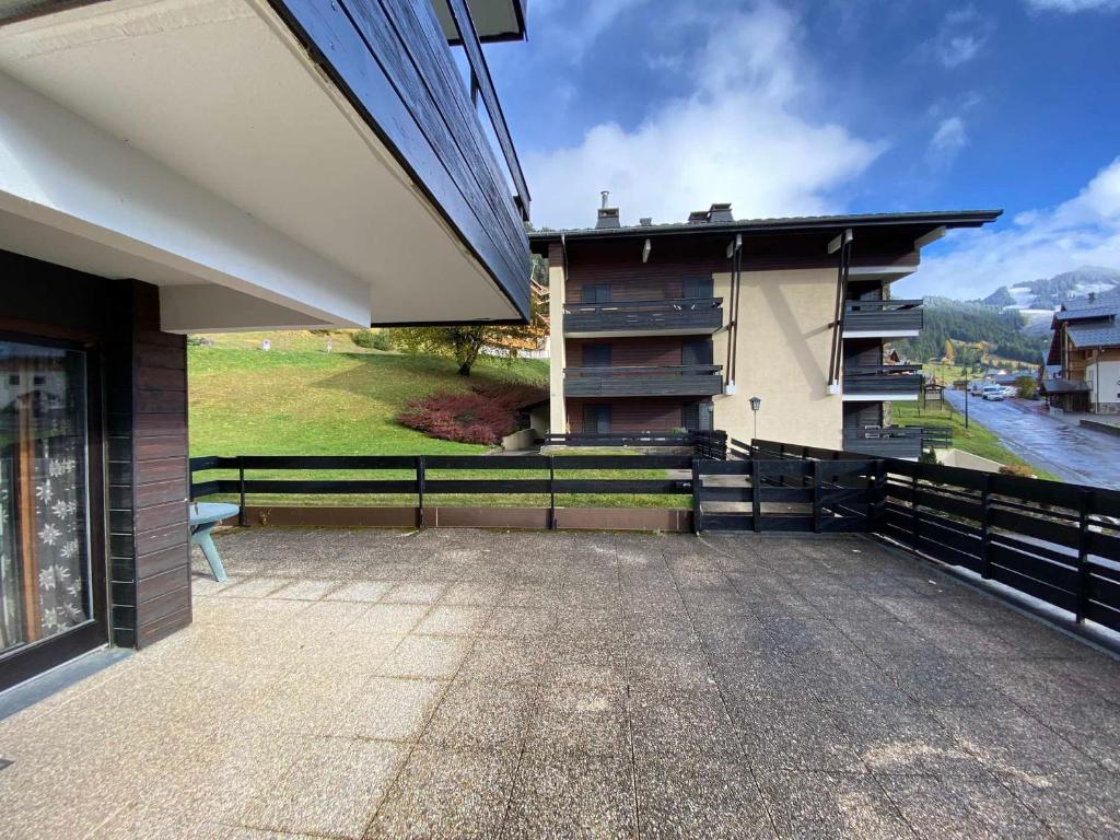 Balkón alebo terasa v ubytovaní Appartement 6 pers avec Multi Pass, à proximité des remontées Petit-Châtel et parking privé! - FR-1-693-32