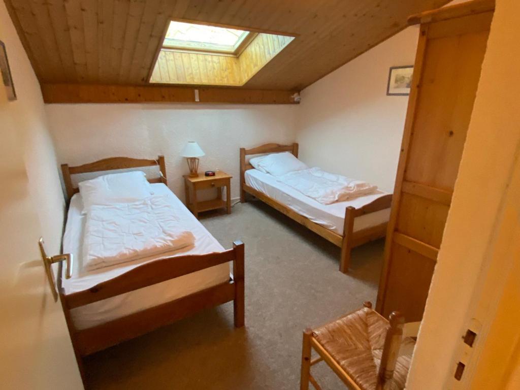 Posteľ alebo postele v izbe v ubytovaní Appartement familial avec Multi Pass, WIFI et parking, proche du centre de Châtel - FR-1-693-41