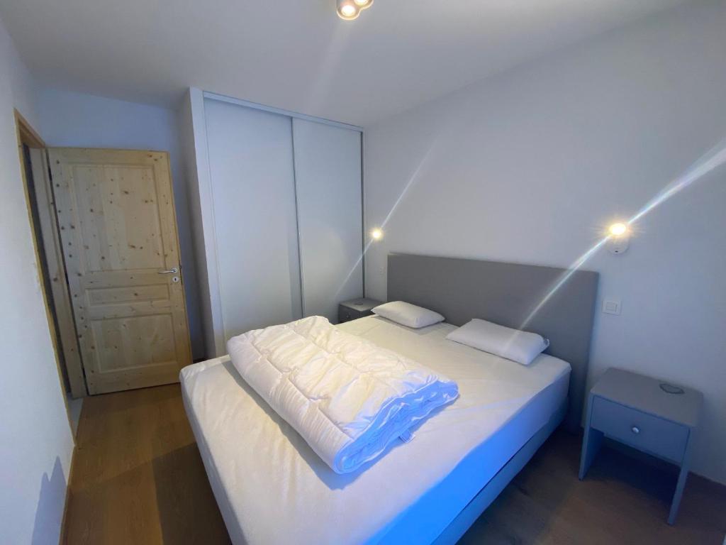 Posteľ alebo postele v izbe v ubytovaní Lumineux et spacieux appartement contemporain dans une résidence récente et paisible à Châtel - FR-1-693-48