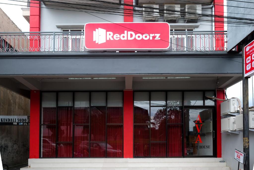 Certifikát, hodnocení, plakát nebo jiný dokument vystavený v ubytování RedDoorz near Alun Alun Magelang 2