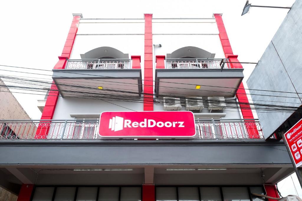 Certifikát, hodnocení, plakát nebo jiný dokument vystavený v ubytování RedDoorz near Alun Alun Magelang 2
