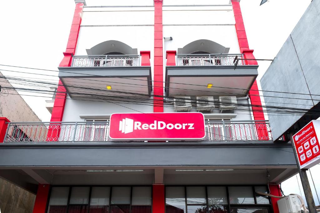 Certifikát, hodnocení, plakát nebo jiný dokument vystavený v ubytování RedDoorz near Alun Alun Magelang 2