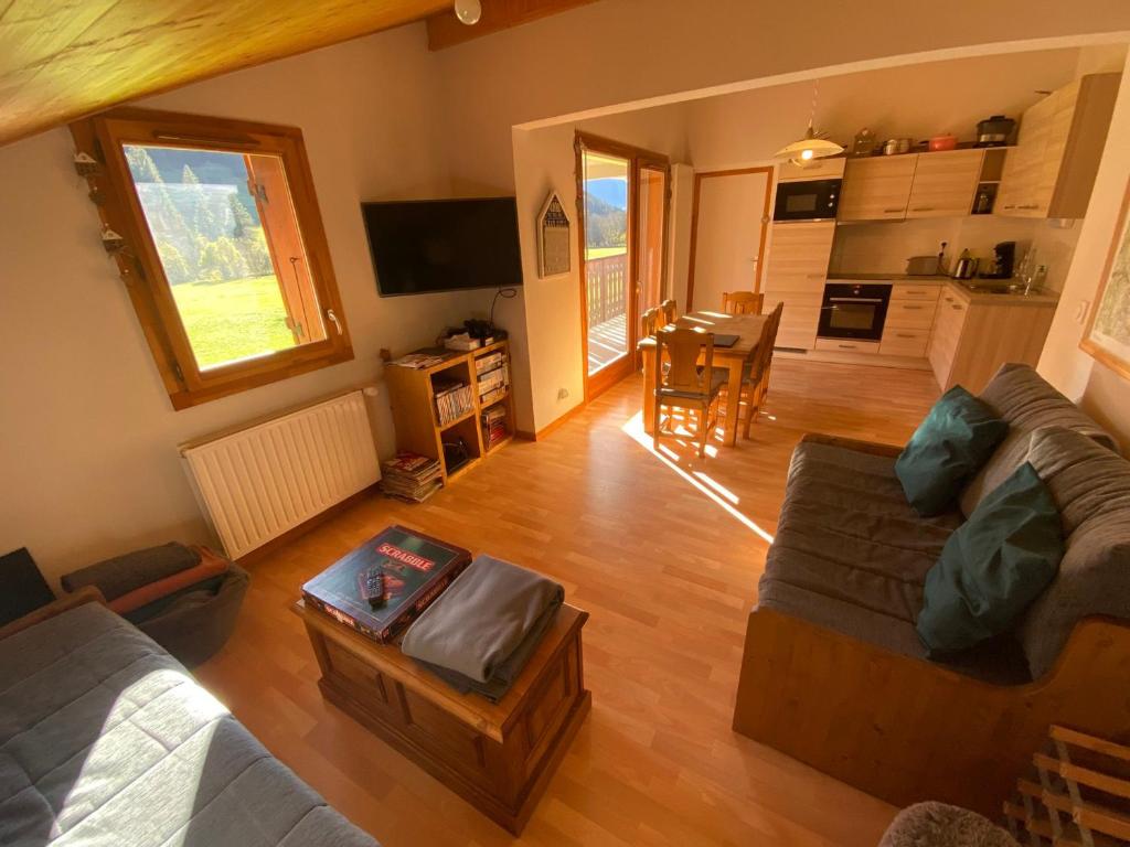 Zdjęcie z galerii obiektu Appartement spacieux proche des pistes avec Multi Pass à 3€/jour/personne ! - FR-1-692-14 w mieście La Chapelle-dʼAbondance