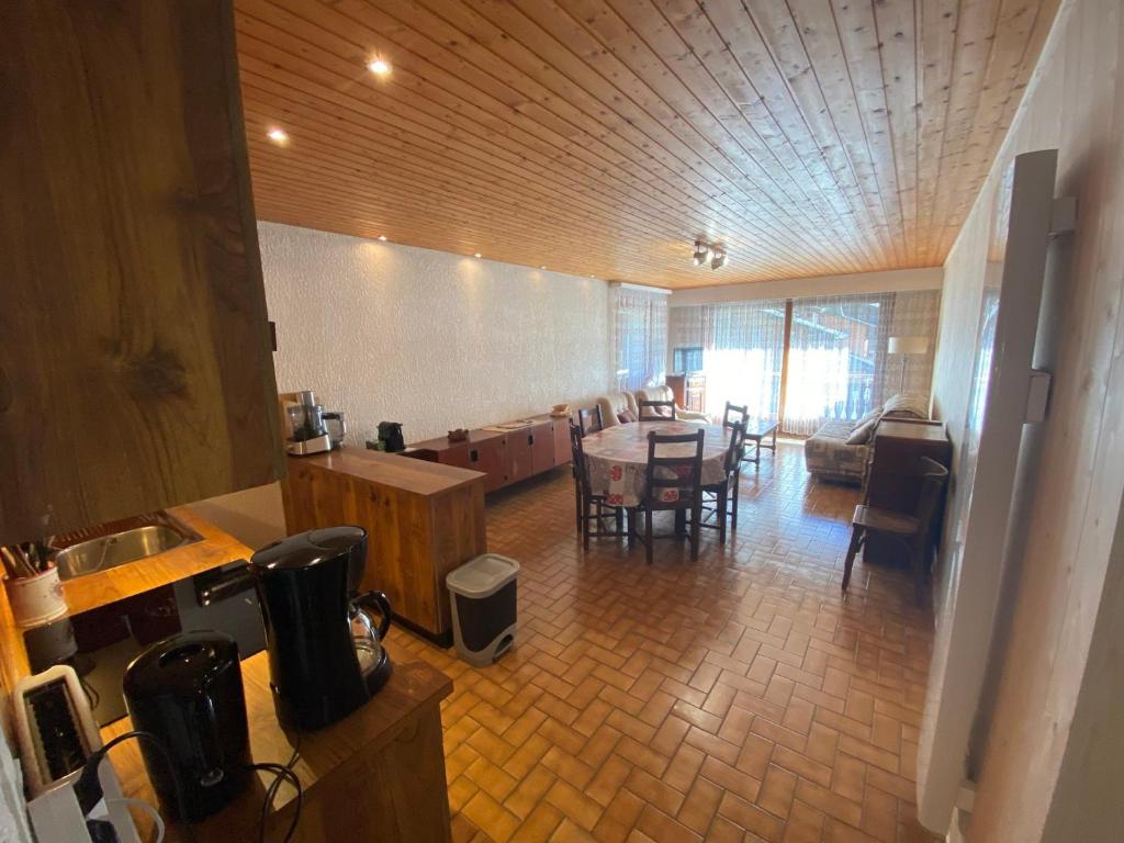 a kitchen and dining room with a table and chairs at Spacieux appartement 3 pièces proche des pistes avec Wi-Fi et parking - FR-1-692-25 in La Chapelle-dʼAbondance