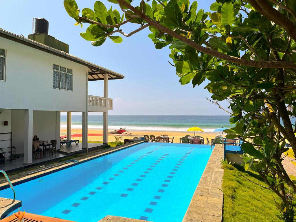 Bazén v ubytování Pearl Island Beach Hotel nebo v jeho okolí