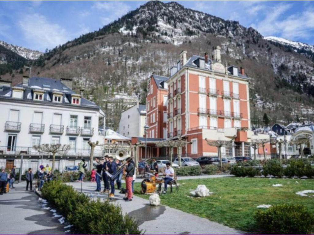 Fotografia z galérie ubytovania Séjour calme à Cauterets : Appartement T3, 4-6 pers, proche navette, commerces et télécabine - FR-1-401-248 v destinácii Cauterets