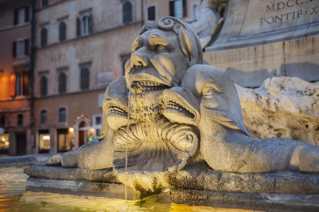 Antico Albergo del Sole al Pantheon - Resim 37