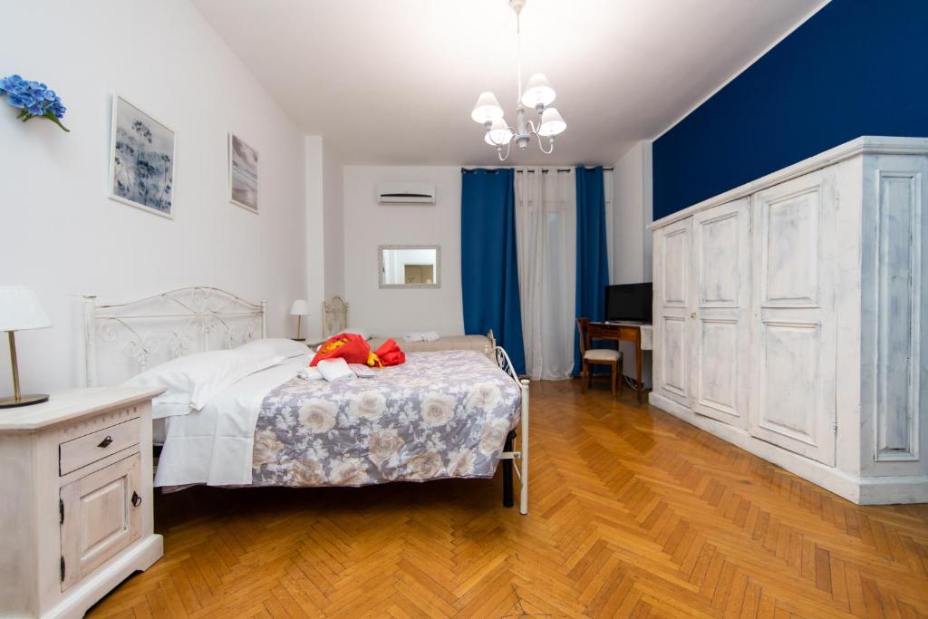 Łóżko lub łóżka w pokoju w obiekcie L'Imperiale RomaTrastevere