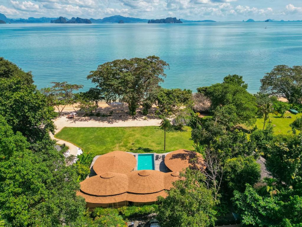 Letecký snímek ubytování Touch Beachfront Pool Villa Koh Yao Noi