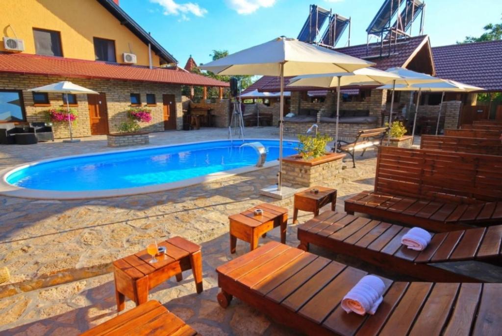 Guest House Vila Alexandar 내부 또는 인근 수영장