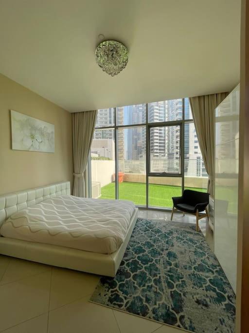Postel nebo postele na pokoji v ubytování Amazing 2 bedroom apartment
