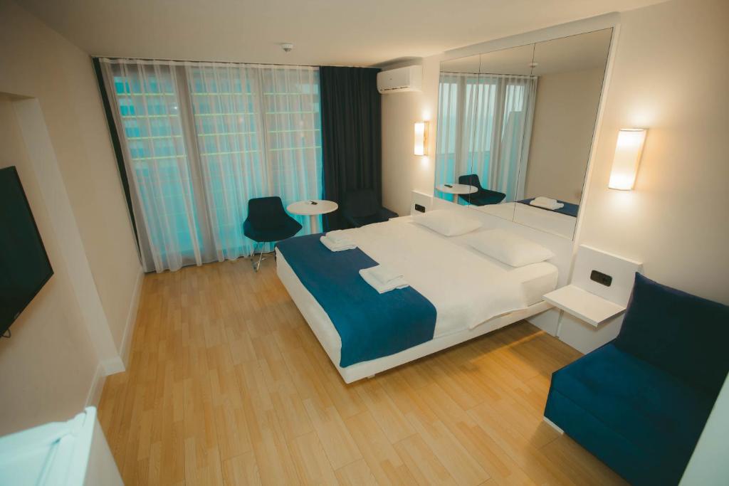 Postel nebo postele na pokoji v ubytování Come a Lot Aparthotel Batumi