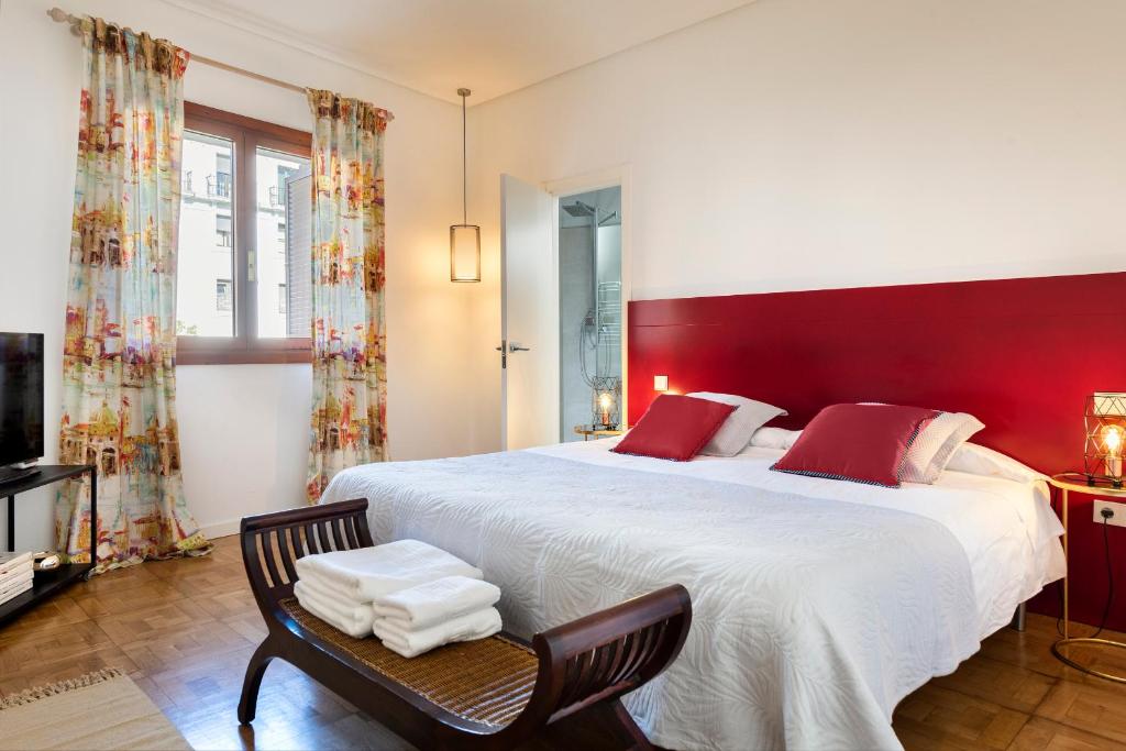 A bed or beds in a room at Genteel Home Cabildo