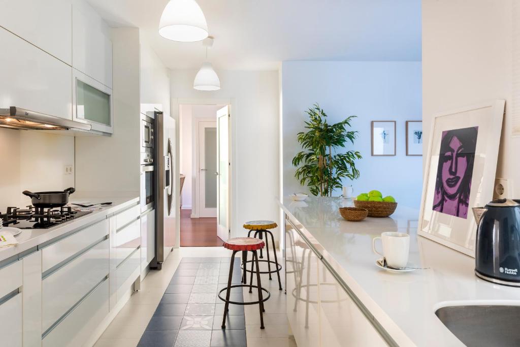 A kitchen or kitchenette at Genteel Home Cabildo