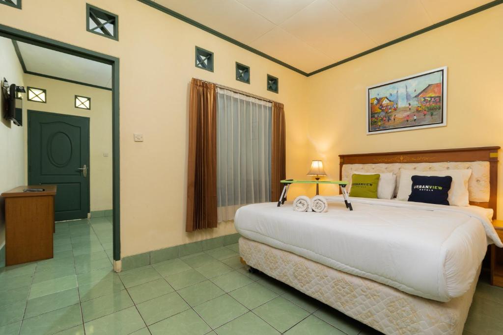 Lova arba lovos apgyvendinimo įstaigoje Urbanview Hotel Griya Astoeti 2 Cisarua Puncak