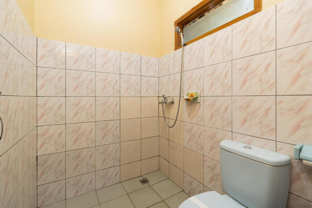 Urbanview Hotel Griya Astoeti 2 Cisarua Puncak - Economy Twin Room