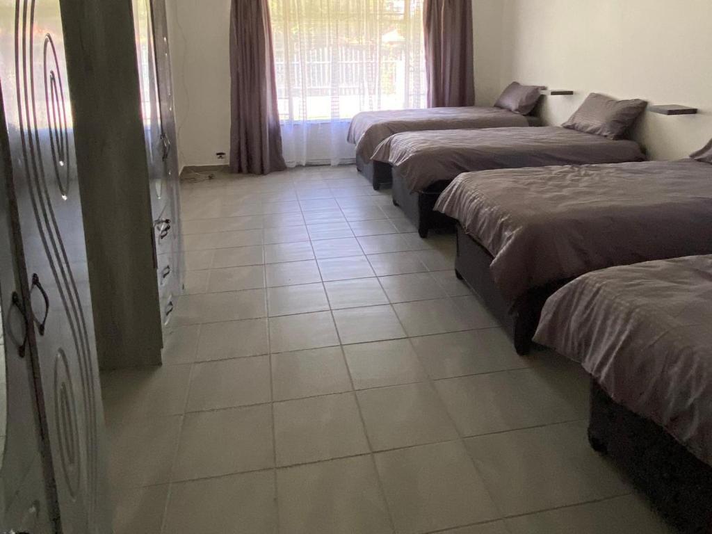 Simbia Contractors Inn - Casa Clásica De Vacaciones