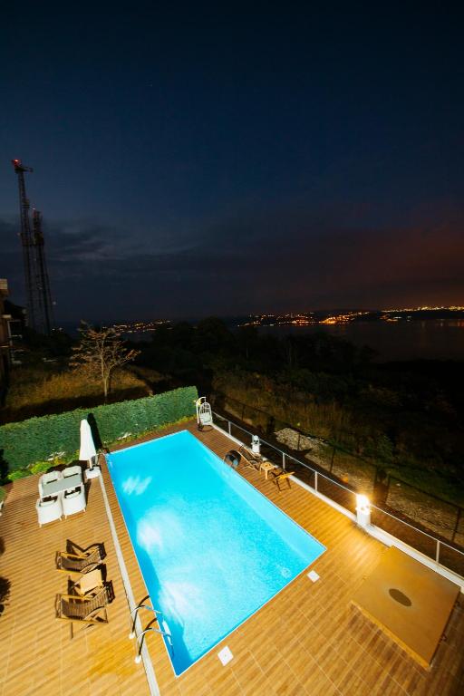 The swimming pool at or close to Sapanca View Hotel