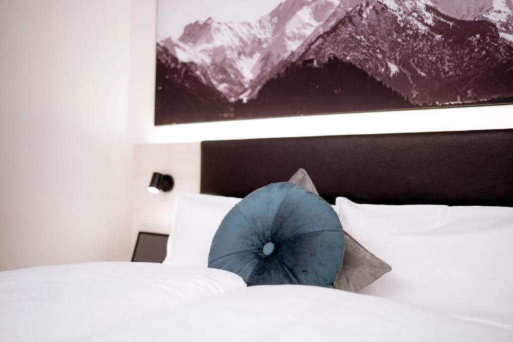 Postel nebo postele na pokoji v ubytování Reos Hotel Wangen