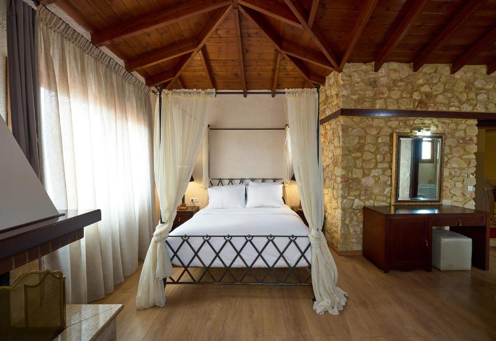 Postel nebo postele na pokoji v ubytování Olympus Mediterranean Boutique Hotel