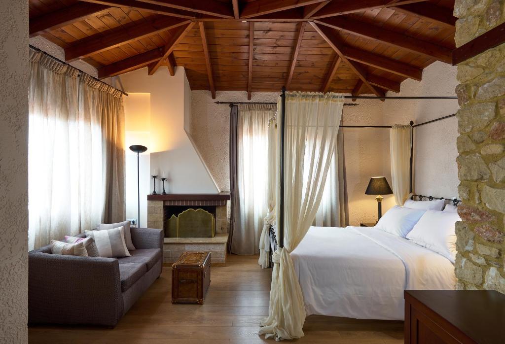 Postel nebo postele na pokoji v ubytování Olympus Mediterranean Boutique Hotel
