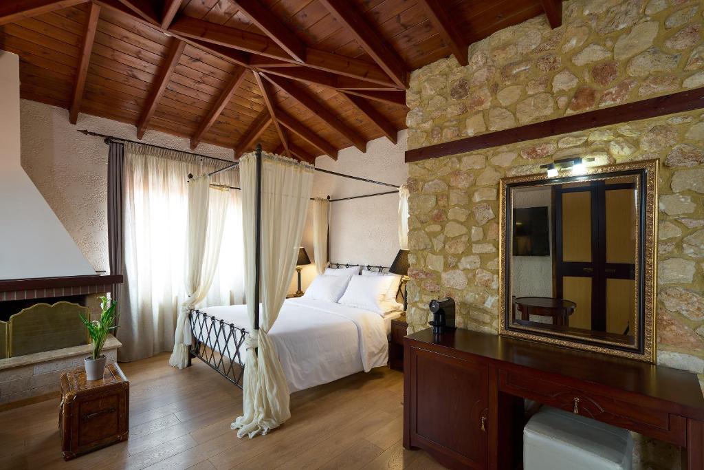 Postel nebo postele na pokoji v ubytování Olympus Mediterranean Boutique Hotel