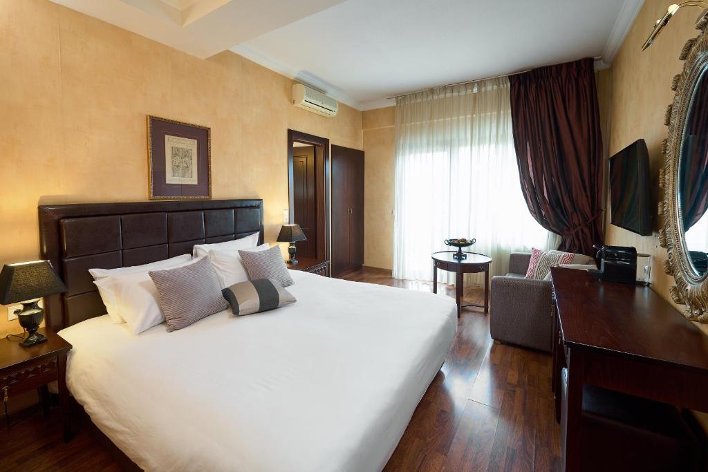 Postel nebo postele na pokoji v ubytování Olympus Mediterranean Boutique Hotel