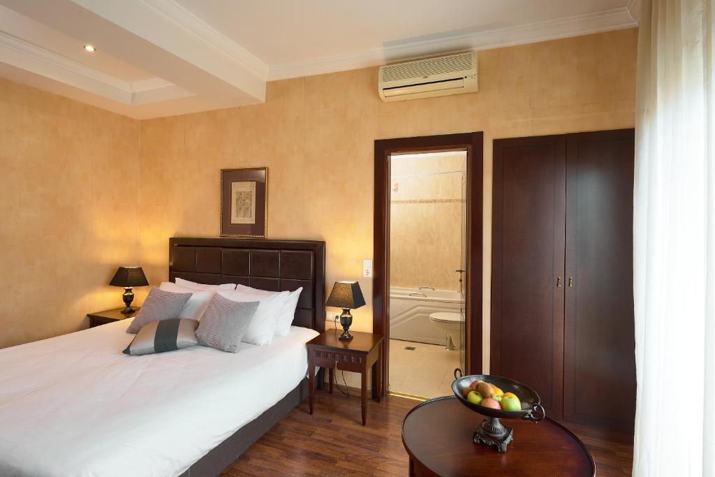 Postel nebo postele na pokoji v ubytování Olympus Mediterranean Boutique Hotel