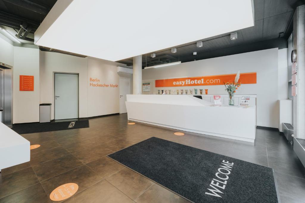 Certifikát, hodnocení, plakát nebo jiný dokument vystavený v ubytování easyHotel Berlin Hackescher Markt