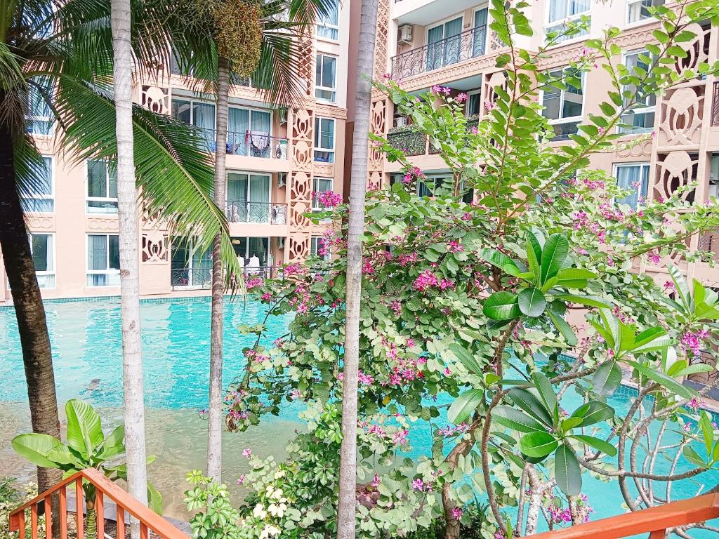 Bazén v ubytování Atlantis Condo Resort Pattaya nebo v jeho okolí