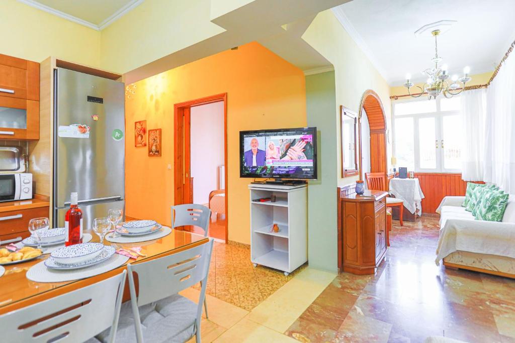 TV a/nebo společenská místnost v ubytování Agathi House