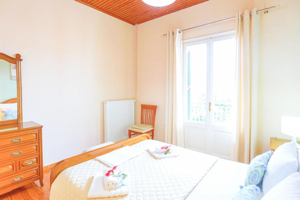 Postel nebo postele na pokoji v ubytování Agathi House