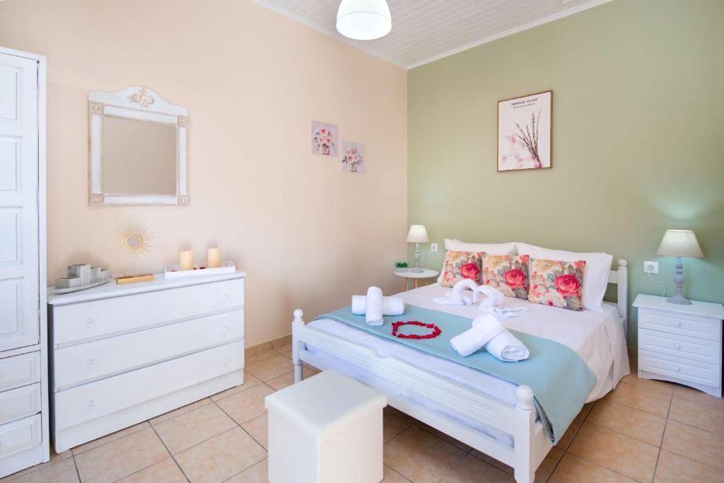 Postel nebo postele na pokoji v ubytování Xenia House