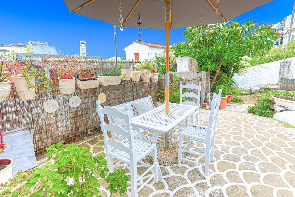 Patio nebo venkovní prostory v ubytování Agathi House