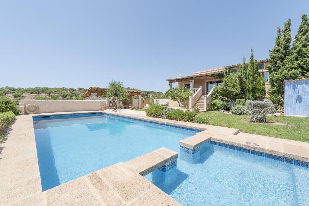 The swimming pool at or close to Finca Es Reguerons Petit