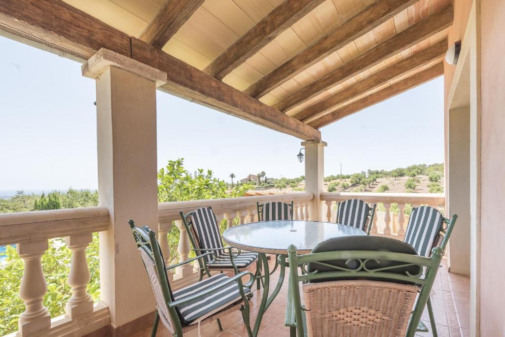 A balcony or terrace at Finca Es Reguerons Petit