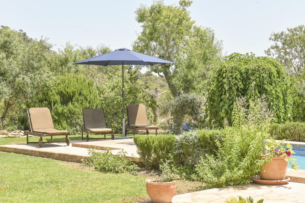 A garden outside Finca Es Reguerons Petit