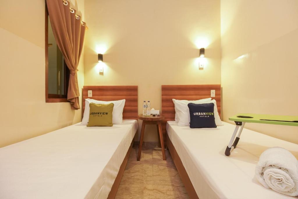 Postel nebo postele na pokoji v ubytování Urbanview Hotel Cantee Halim Perdanakusuma by RedDoorz