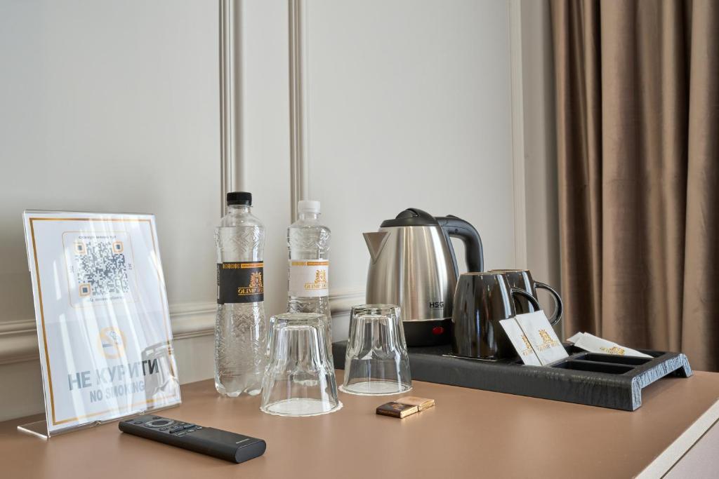 Příslušenství pro přípravu čaje a kávy v ubytování Olimp Hotel