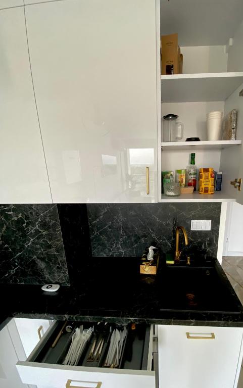 Kuchyň nebo kuchyňský kout v ubytování Widok na Morze Porta Mare - Apartament 339