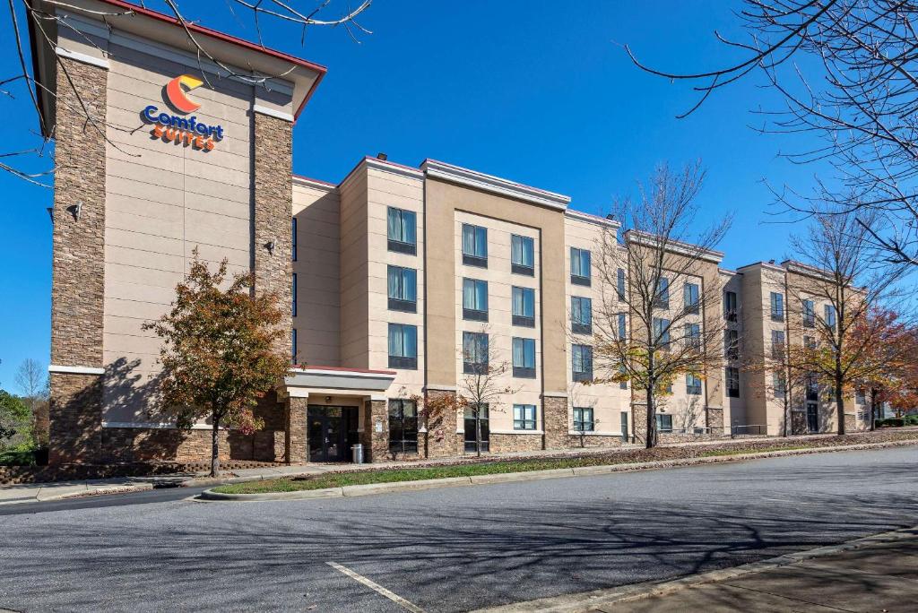 una representación de la parte delantera de un hotel en Comfort Suites Lake Norman - Huntersville en Huntersville