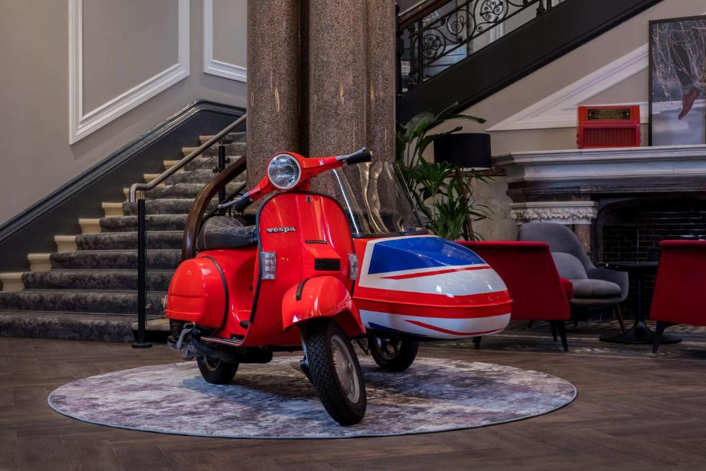 Radisson RED Hotel, Liverpool - Resim 3